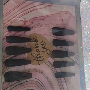 Press on nails